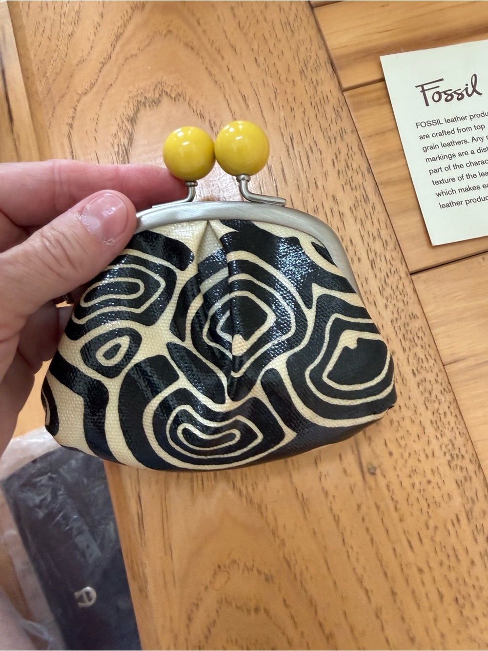 Fossil Chevron Kiss-Lock Coin Purse in Navy, Yellow & Cream - Picture 6 of 8